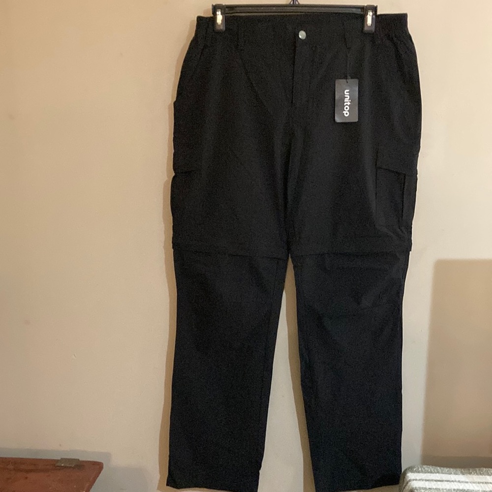 Unitop mens cargo pants/shorts size 34/32 new with tags. Christmas gift